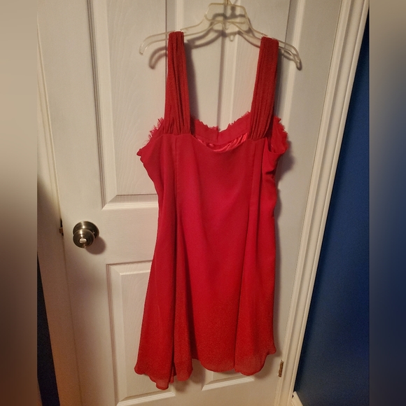 Red dress - Picture 2 of 2